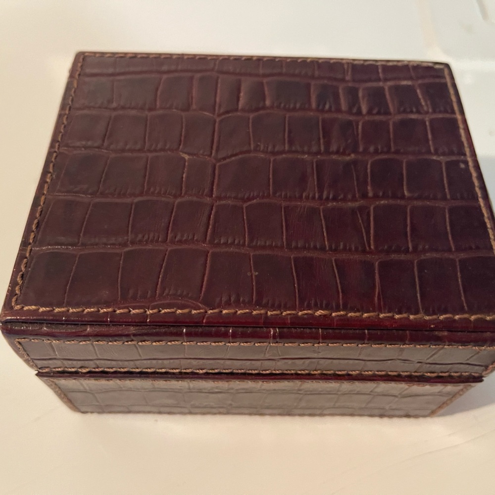 Vintage  Pottery  Barn Men Jewelry  Leather Box Brown measure 5 in. 4in. X 3.